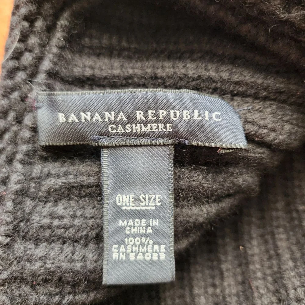 BANANA REPUBLIC Black Cashmere Knit Beanie Button Detail One Size‎